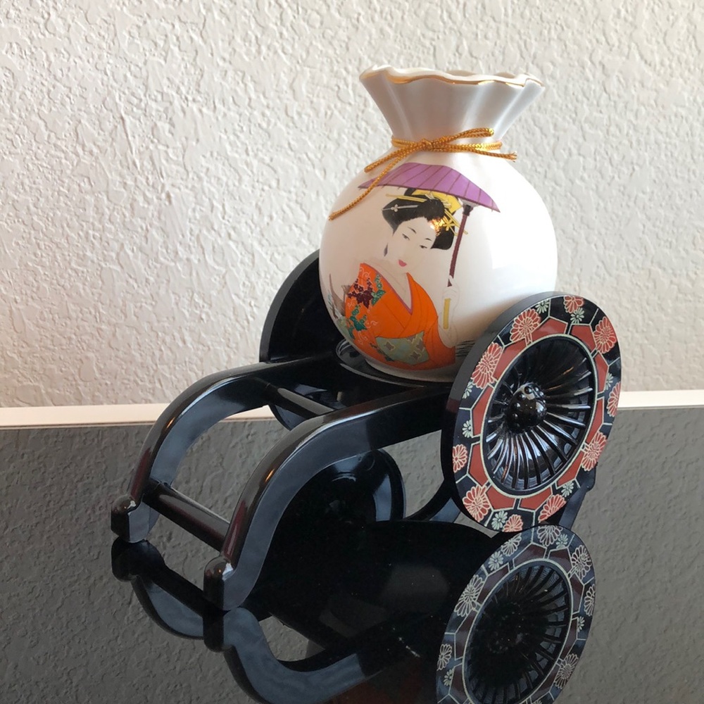 Beautiful Japanese vase with cart